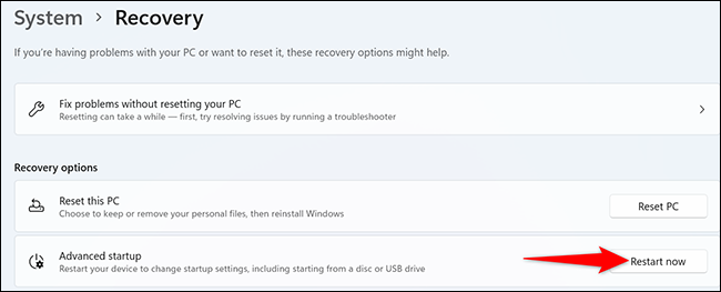 Clique em “Reiniciar agora” na tela “Recuperação” em Configurações no Windows 11.