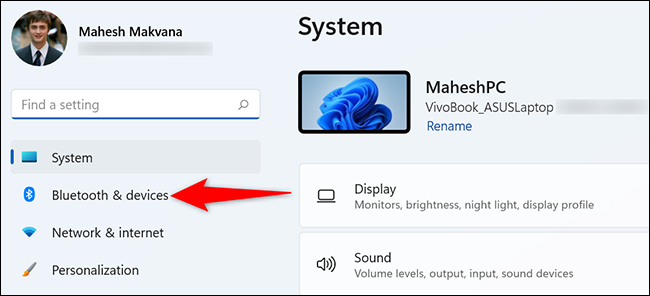 Selecione "Bluetooth e Dispositivos" em Configurações.