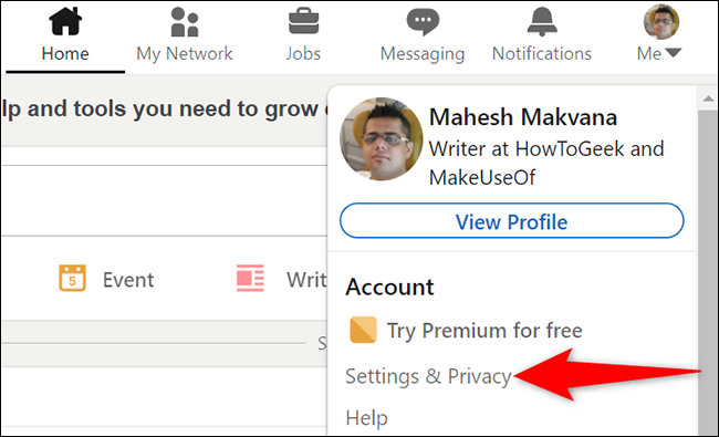 Selecione Eu> Configurações e privacidade no LinkedIn.