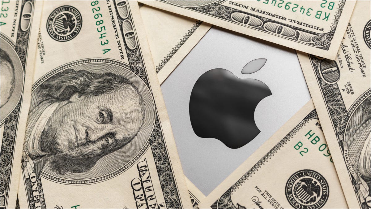 Logotipo da Apple cercado por notas de cem dólares