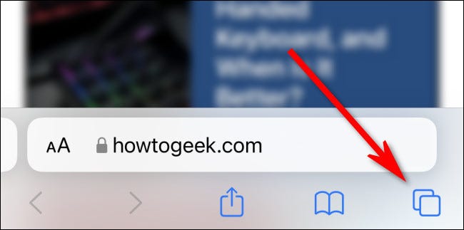 Toque no botão "guias" no Safari no iPhone.