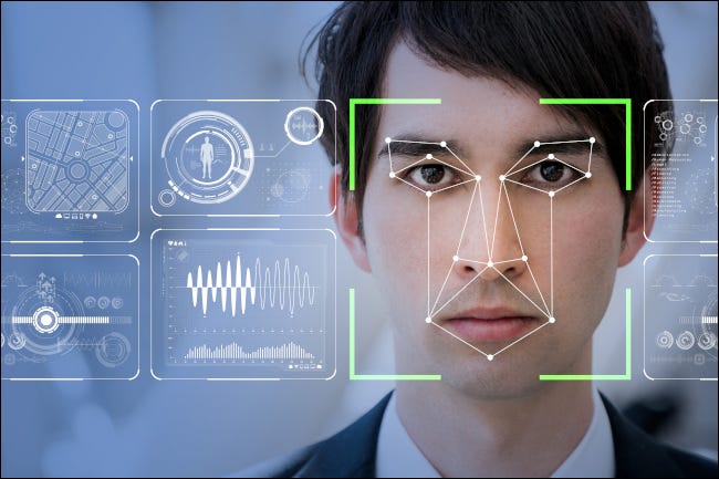 Rosto de homem sob sistema de reconhecimento facial