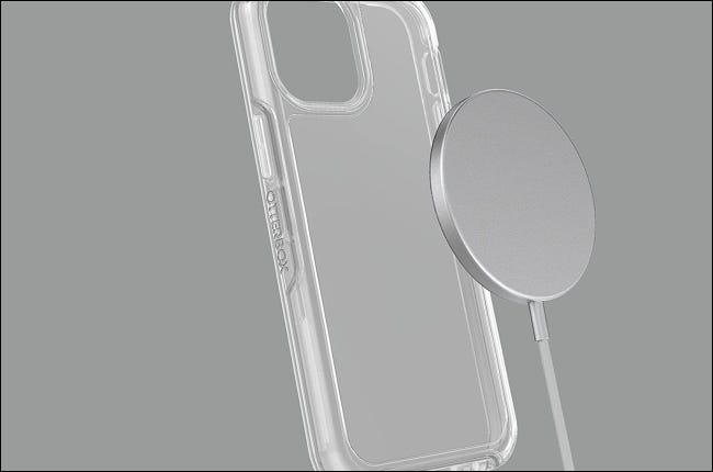 Caixa transparente Otterbox com carregador magsafe