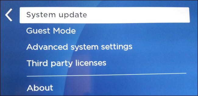 Opção "Atualização do sistema" no menu de configurações do sistema Roku.