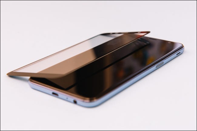 Smartphone com proteção de vidro temperado separada