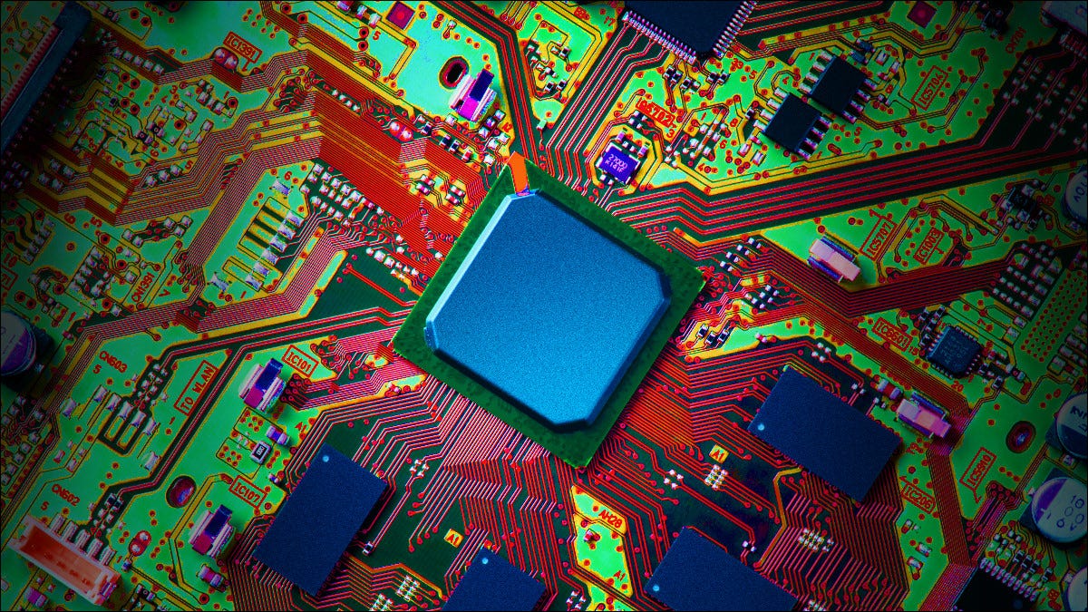 Uma foto de um microchip de computador