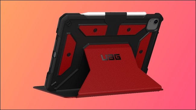 UAG Metropolis em fundo laranja e rosa