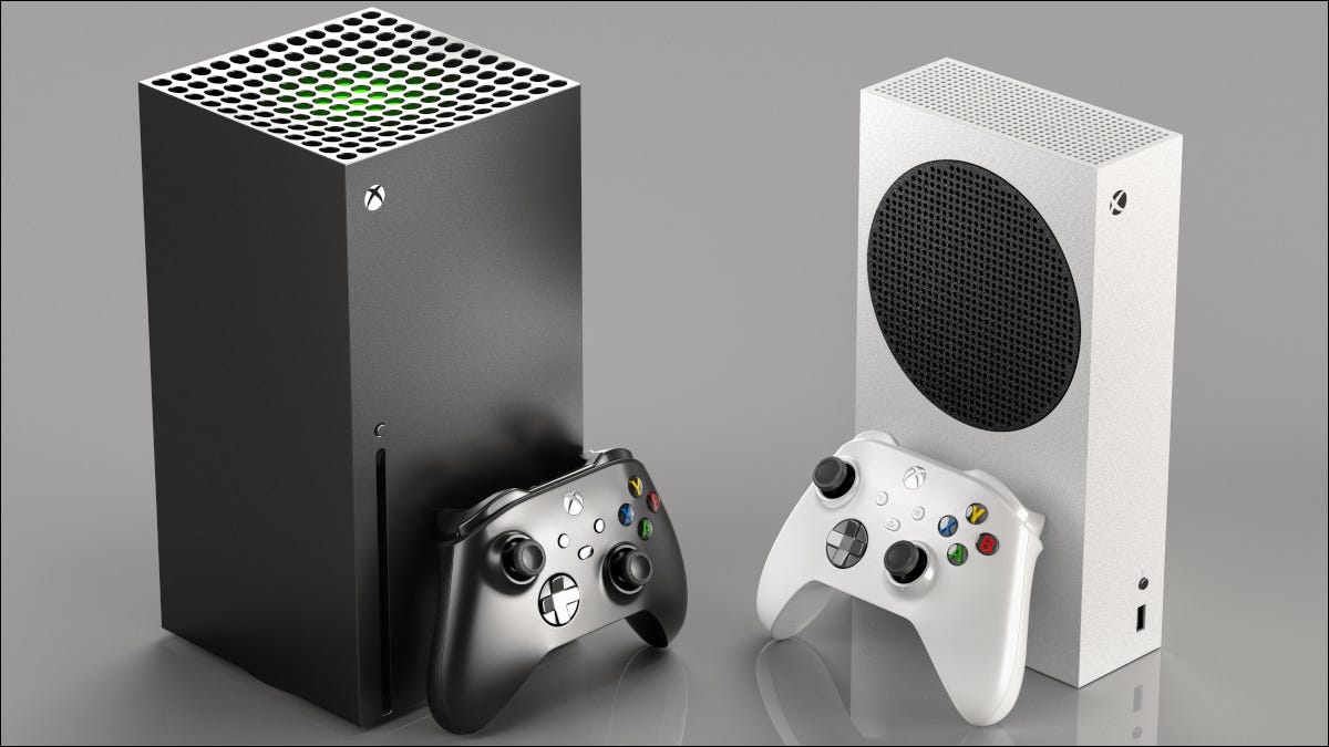 Um Xbox Series X preto ao lado de um Xbox Series S branco