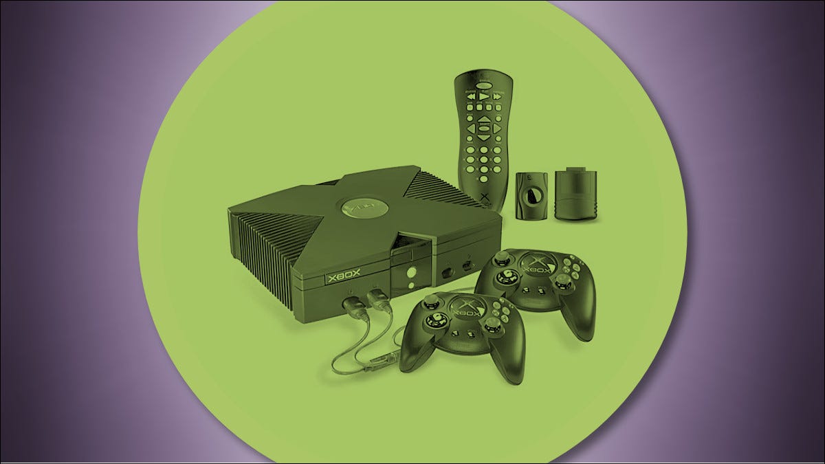O Xbox 2001 original e acessórios.
