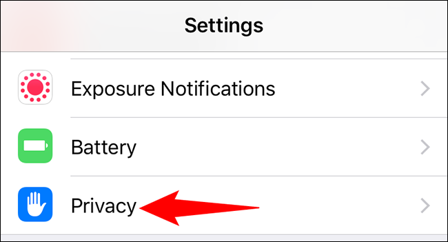 Toque em "Privacidade" nas configurações do iPhone.