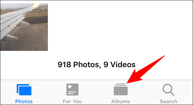 Toque em "Álbuns" na parte inferior do aplicativo Fotos.
