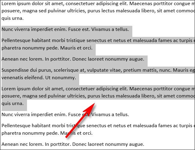 Selecione o texto que deseja dar espaço duplo com o cursor ou selecione o documento inteiro usando "Ctrl + A"