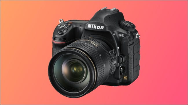 Nikon D850 em fundo laranja e rosa