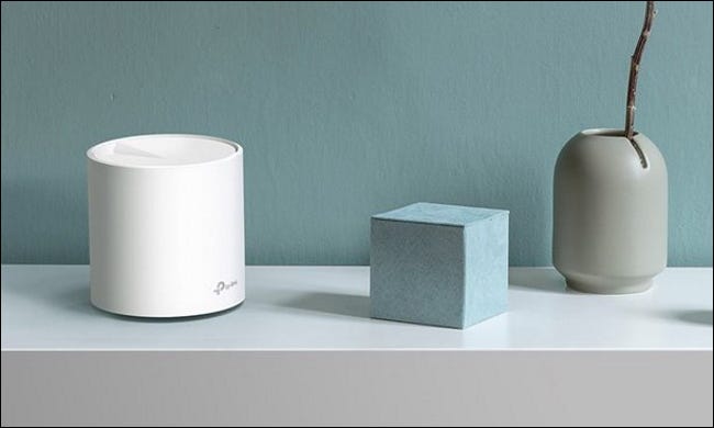 Roteador Wi-Fi TP-Link na mesa