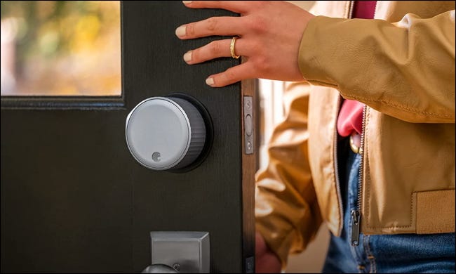 Agosto Smart Lock na porta