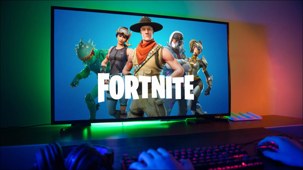 Logo Fortnite em um monitor