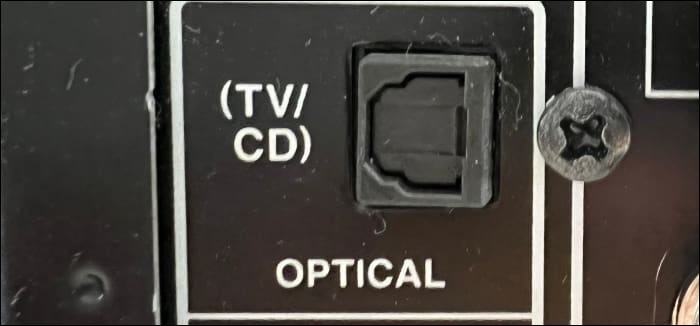 Conexão de áudio óptico