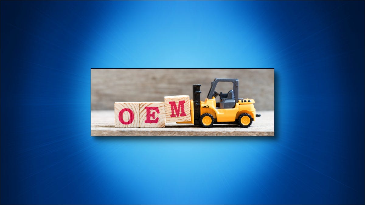 Uma empilhadeira de brinquedo empurrando letras maiúsculas "OEM".