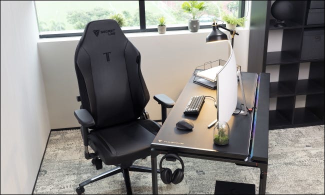 Cadeira Titanlab no escritório