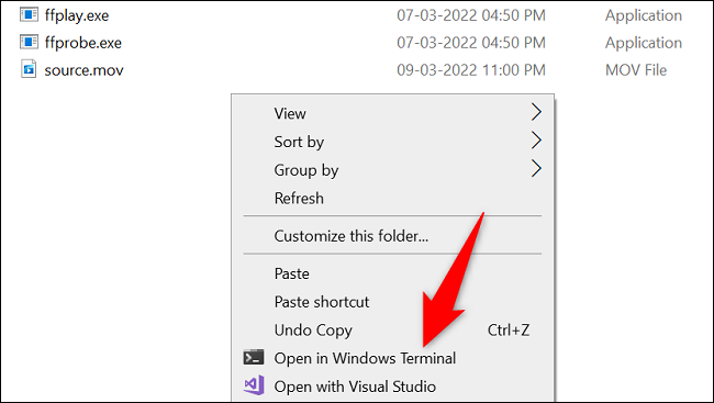 Clique com o botão direito do mouse em qualquer lugar em branco e selecione “Abrir no Terminal do Windows”.