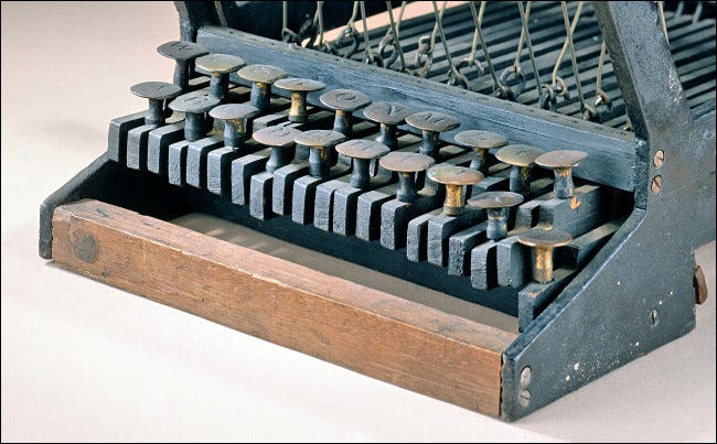 O teclado para o modelo de patente de máquina de escrever Sholes de 1876