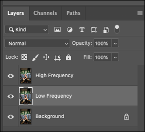 Painel Camadas no Photoshop com camada de fundo, camada de alta frequência e camada de baixa frequência criadas.