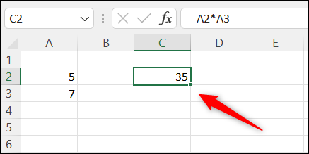 O produto das duas células de entrada na fórmula de multiplicação.