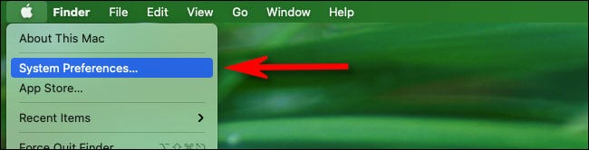Clique no menu Apple no canto superior esquerdo da tela e selecione “Preferências do Sistema”.