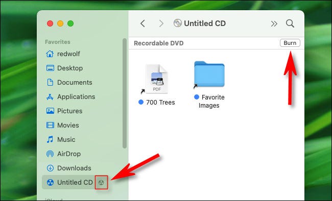 Em um Mac, clique no botão de gravação na barra lateral ou na janela do Finder para gravar o disco.