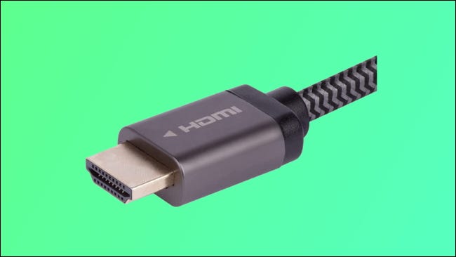 Cabo HDMI Monoprice 8K em fundo verde