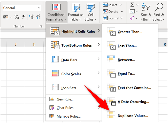 Escolha Formatação Condicional > Realçar Regras de Células > Valores Duplicados.