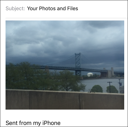 Uma foto anexada a um e-mail no Mail do iPhone.