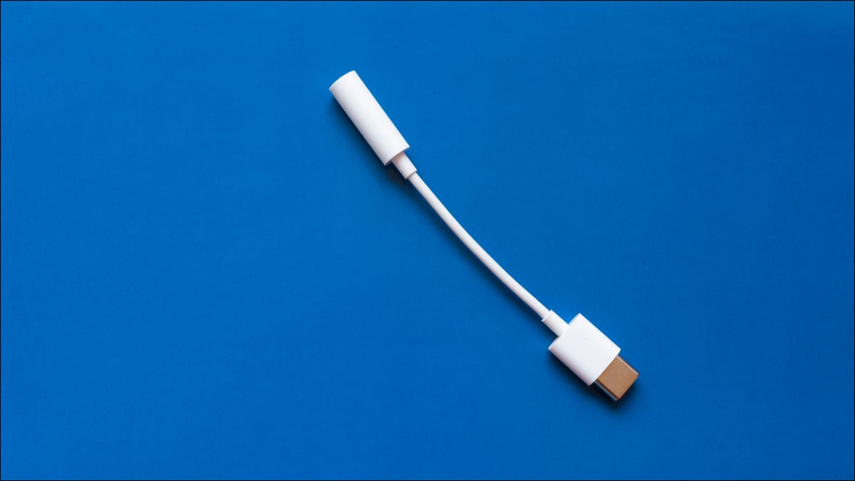 Adaptador de fone de ouvido da Apple.