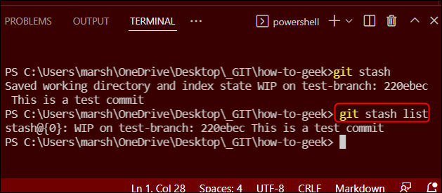 Execute o comando git stash list.