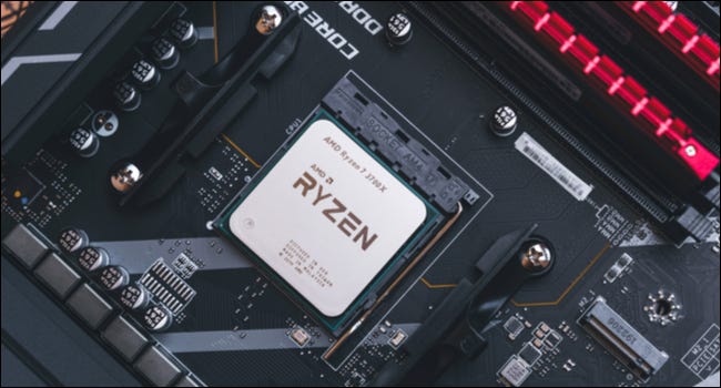 Um processador AMD Ryzen 3700x em uma placa-mãe.