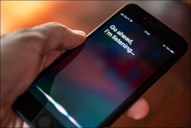 Uma tela do iPhone mostrando o assistente digital Siri.