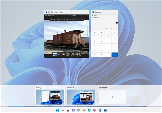 Um exemplo de áreas de trabalho virtuais no Windows 11.