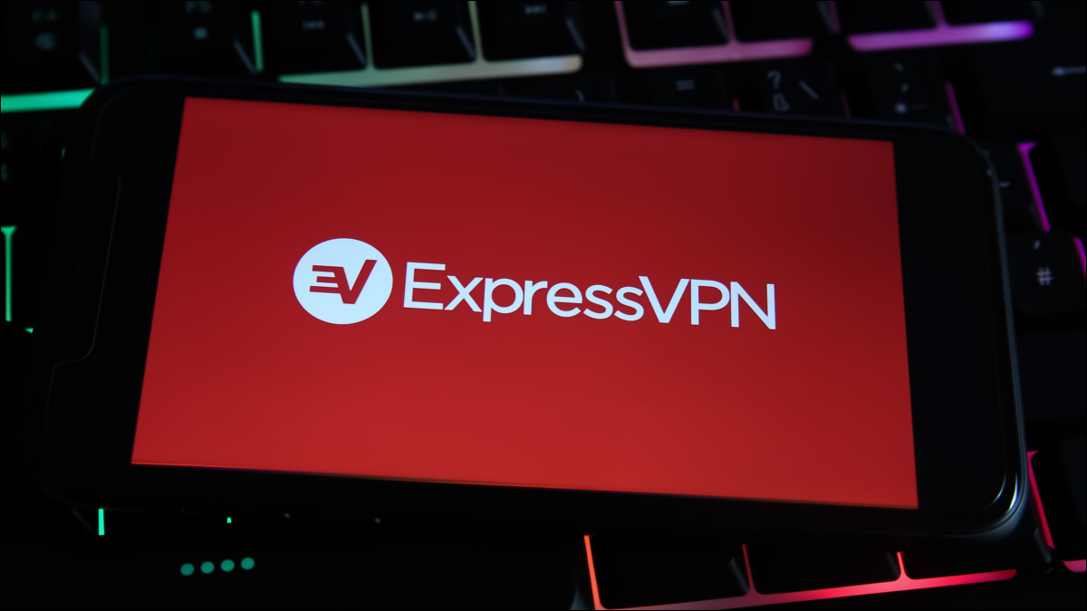 O logotipo da ExpressVPN em um telefone.