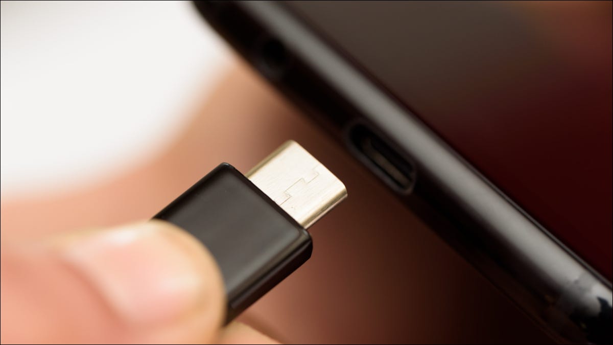 USB-C conectando no dispositivo