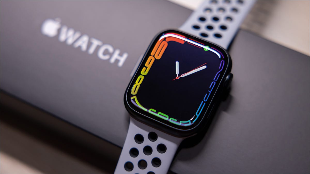 Close da edição Nike do Apple Watch Series 7.