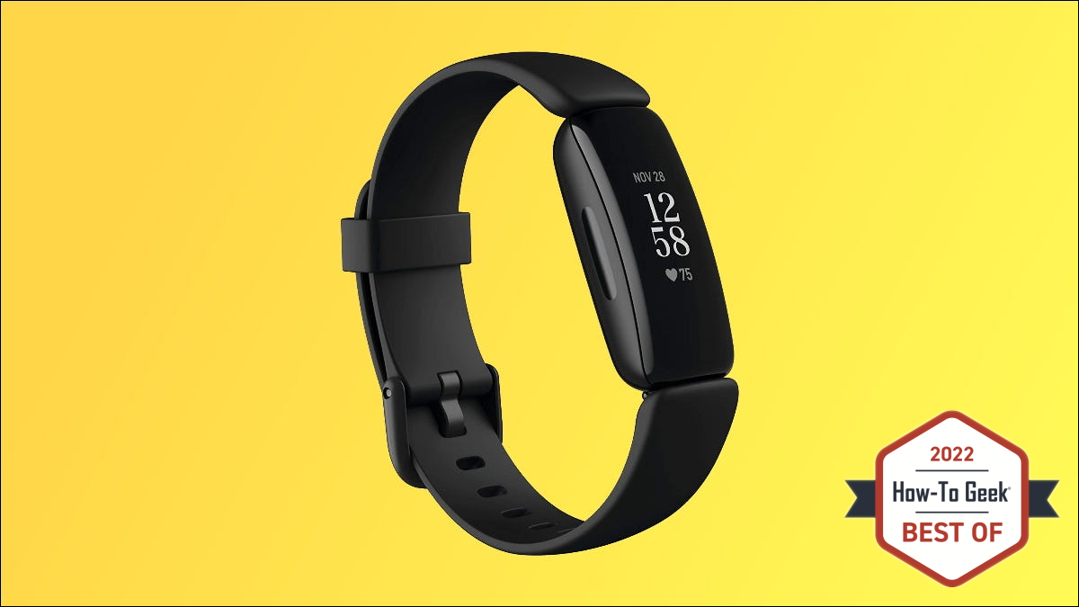 Fitbit Inspire 2 em fundo amarelo