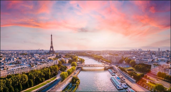 Uma vista aérea de Paris, França.