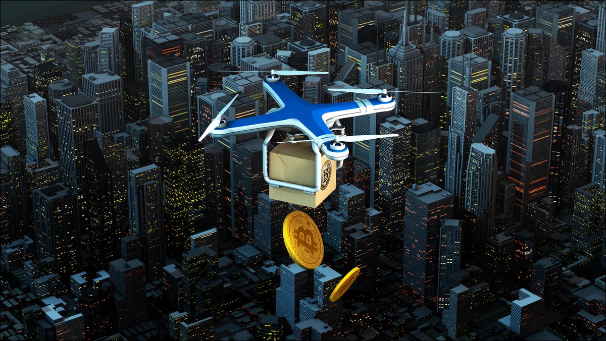Um drone soltando moedas criptográficas sobre uma cidade.