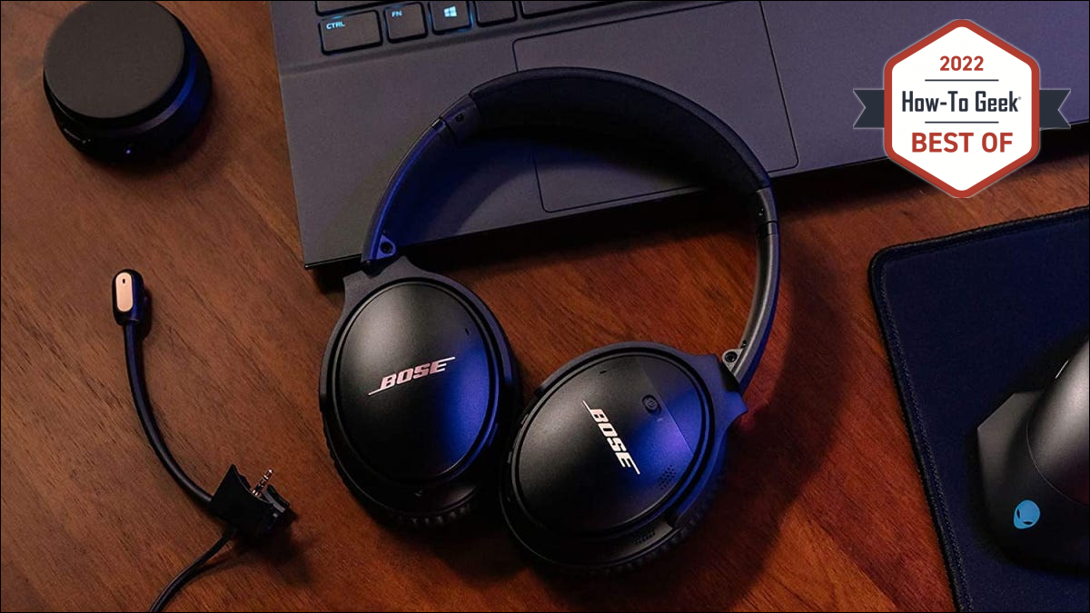 Bose QC Gaming Headset perto de laptop