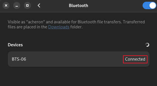 Painel de configurações de Bluetooth com um dispositivo Bluetooth detectado e emparelhado listado