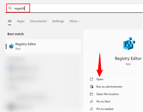 Procure por “regedit” na barra de pesquisa do menu Iniciar e pressione Enter ou clique em “Abrir”.