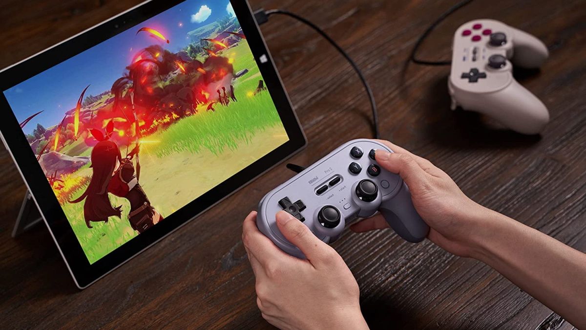 8BitDo Pro 2 sendo usado em tablet