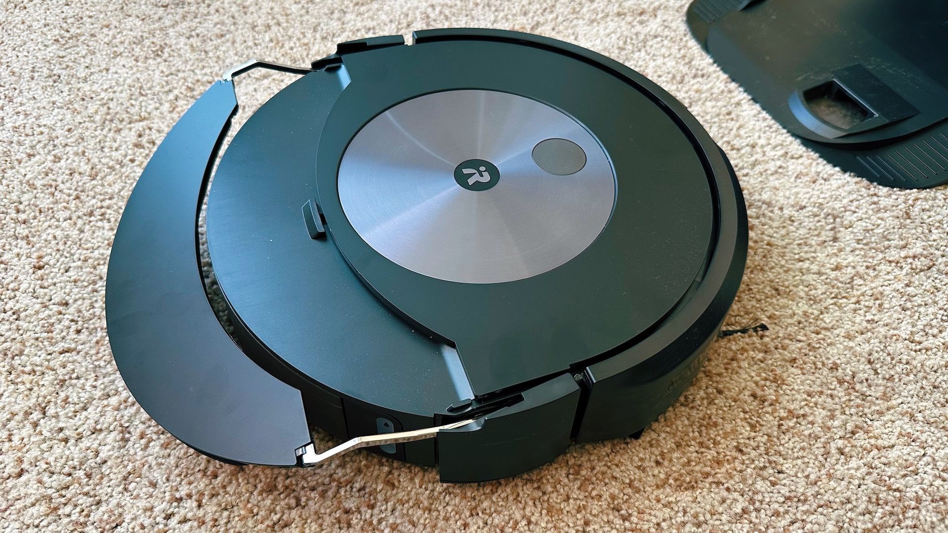 Roomba j7 + movendo seu esfregão para a posição
