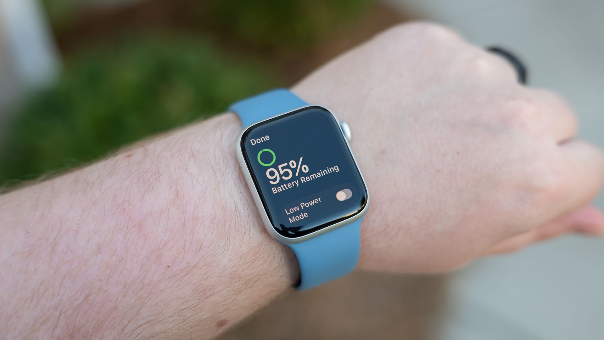 Apple Watch SE 2022 exibindo a porcentagem da bateria