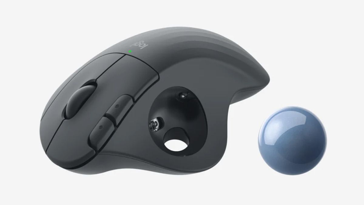 O trackball é removido de um mouse trackball Logitech M757.